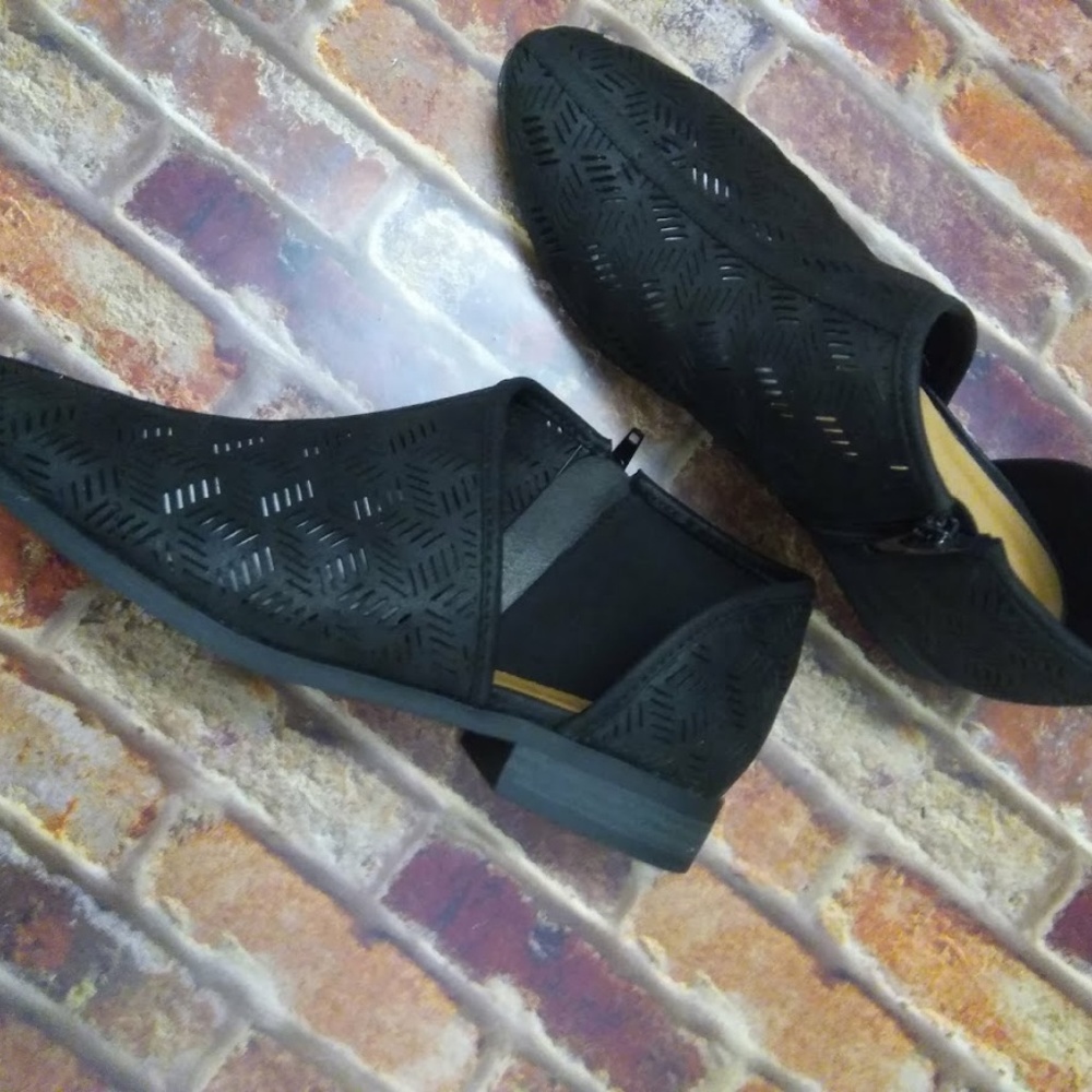 Last Pair Sale!! Spring Perforated Booties Size 6 - Picture 6 of 6